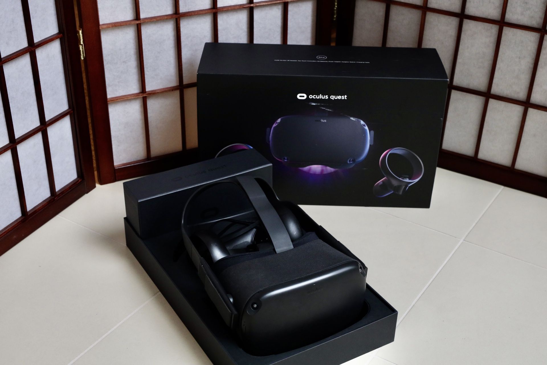 Oculus Quest - Like New - Original Box