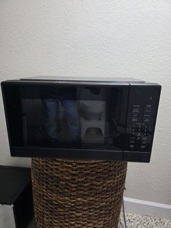 Black Countertop Microwave Oven