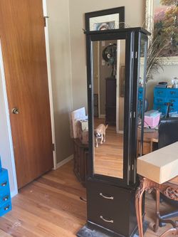 LORI GRAINER HUGE SPINNING JEWELRY  ARMOIRE