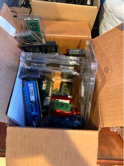Mixed lot of computer parts including SSD, HDD, DDR3 and 4