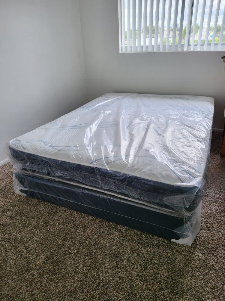 NEW QUEEN SIZE SET MATTRESS AND BOX SPRING-2PCS