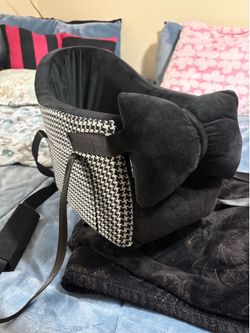 Dog car seat center counsel