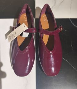 Flats (Size 8 in a half)