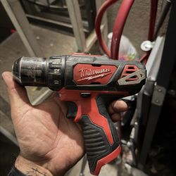 Milwaukee M12 Drill 