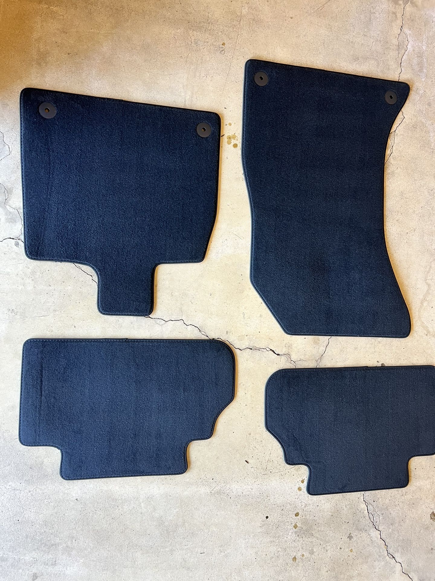 2024 Audi Q5 Floor Mats (brand New)