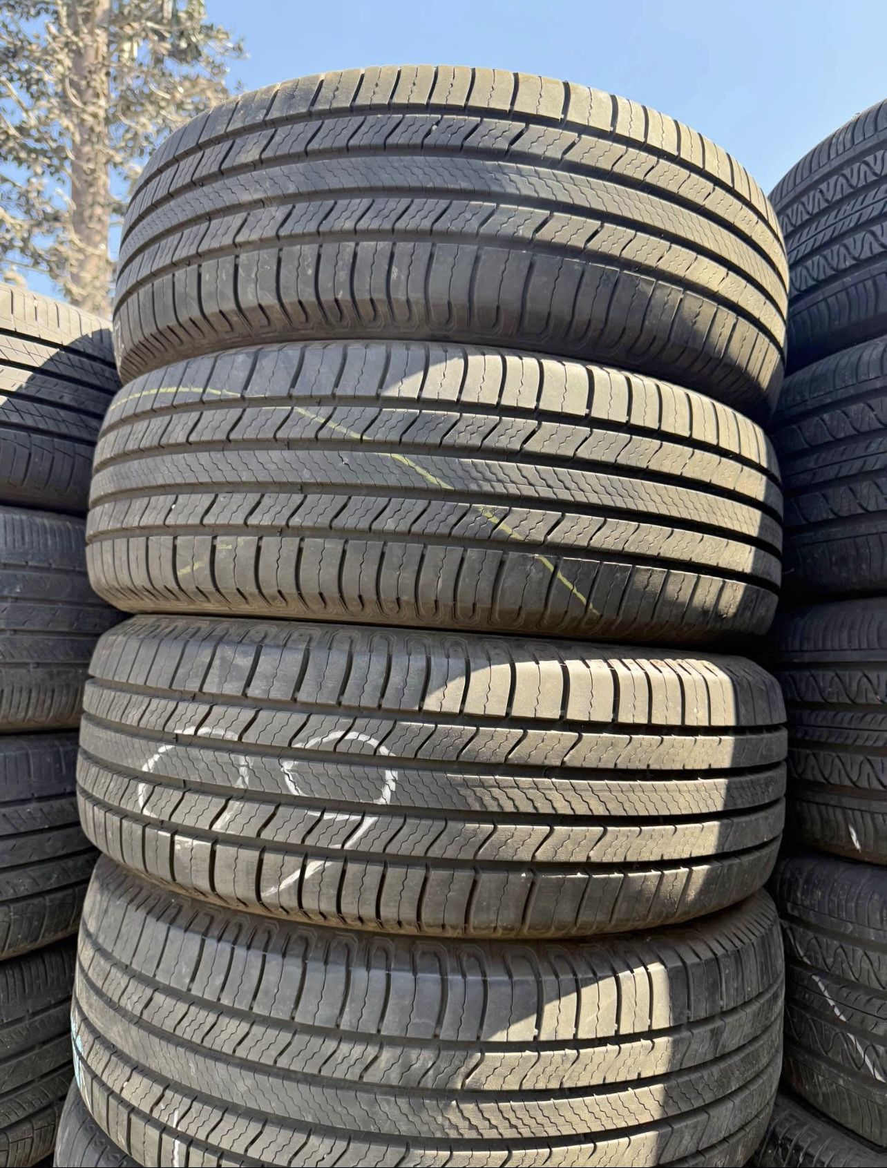 225/65/17 Michelin vendo un set de llantas usadas excelente condiciones de vida las 4 ✅🤩I am selling a set of used tires, all 4 in excellent living c