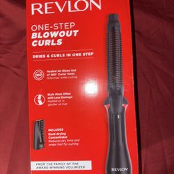 Revlon One-Step Blowout Curls hot air styling brush.