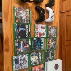 Xbox One S with games, Headset, controllers 