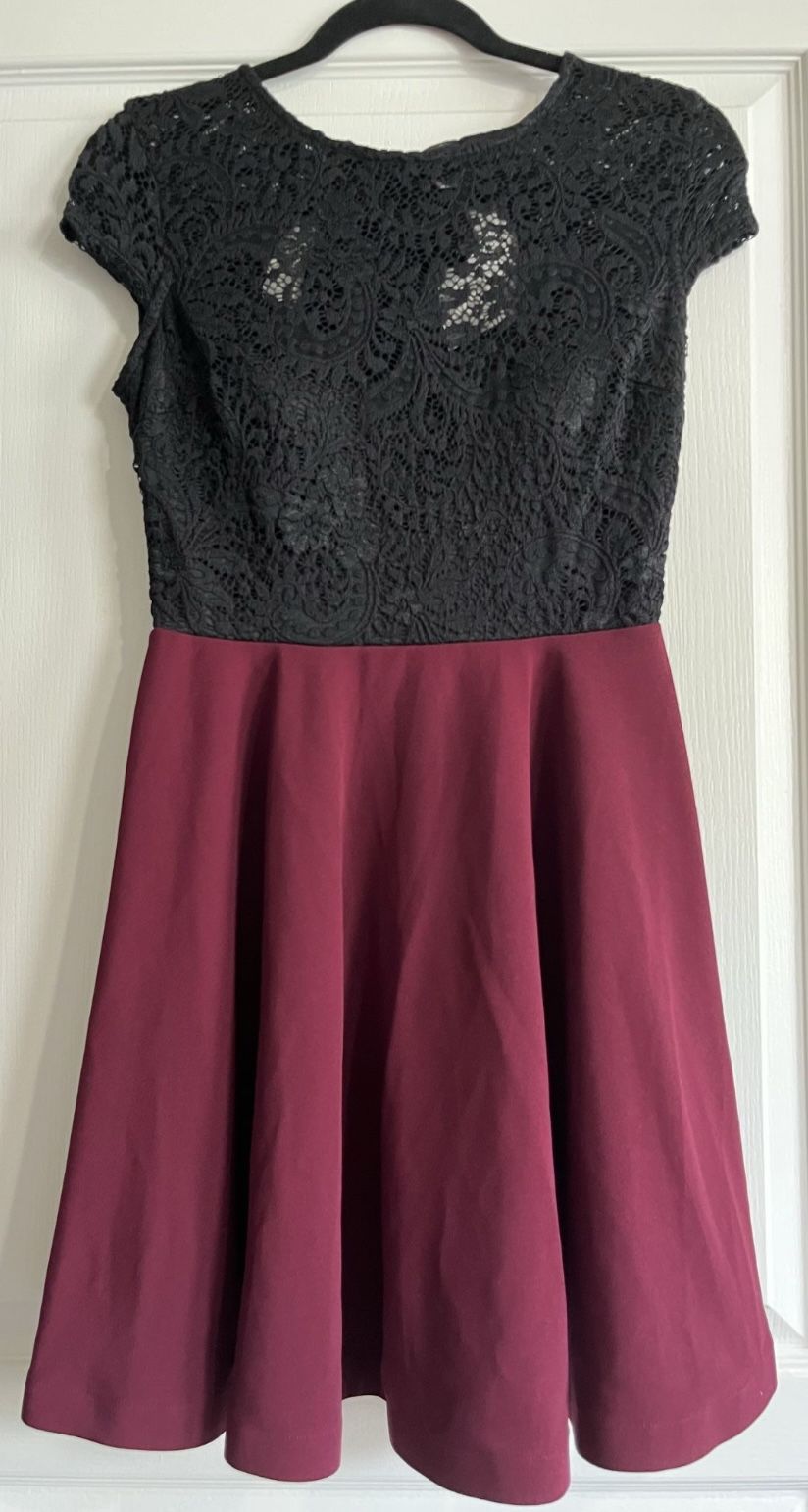 New Juniors' Bow-Back Colorblocked Dress