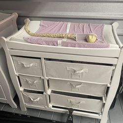 BABY CHANGING TABLE 