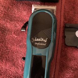 Adjustable Men’s Hair Clippers With Brush And Oil For Clippers And Carry Bag