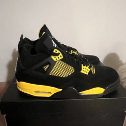 Air Jordan 4 Thunder