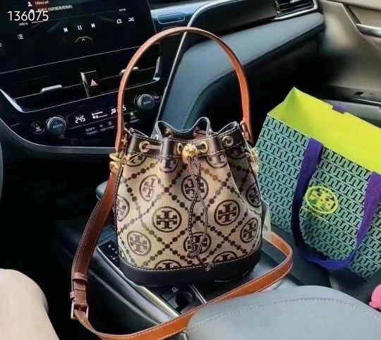 NWT Tory Burch T Monogram Bucket Bag