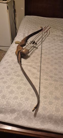 Vintage Bear Archery Recurve Bow w/ Original Grayling MI Quiver & Arrows