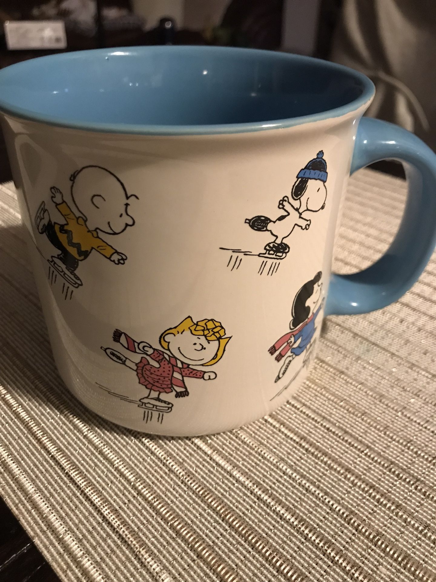 Peanuts Characters Snoopy Charlie Brown Lucy Sally Skating 20oz Mug New