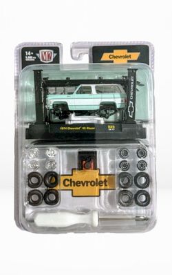M2 Machines Cheyenne 1974 CHEVROLET K5 BLAZER Model Kit R89