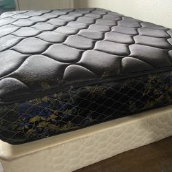 Beautiful Full-size Mattress & Box spring 