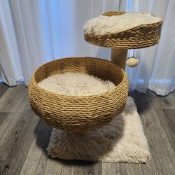 Small Wicker Rattan Cat Tree With Faux Fur Bedding