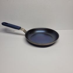 Made-In Carbon Steel Pan w/Silicone Handle