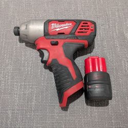 
Milwaukee M12 1/4" Impact Driver & 2.5Ah High Output Battery
