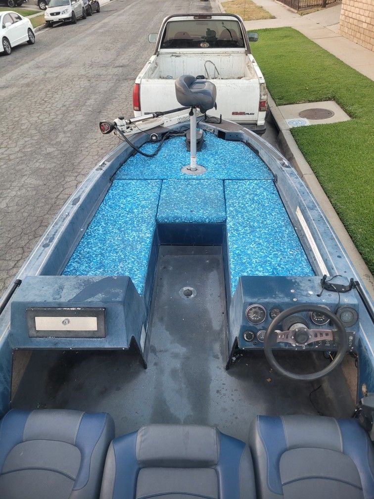18ft 1989 Champion Bass Boat 2004 150 Mercury Optimax