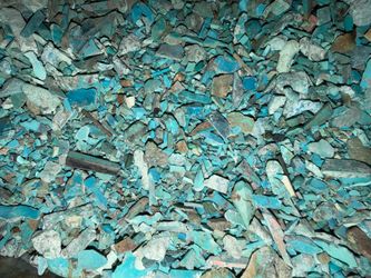 Box lot of turquoise scraps