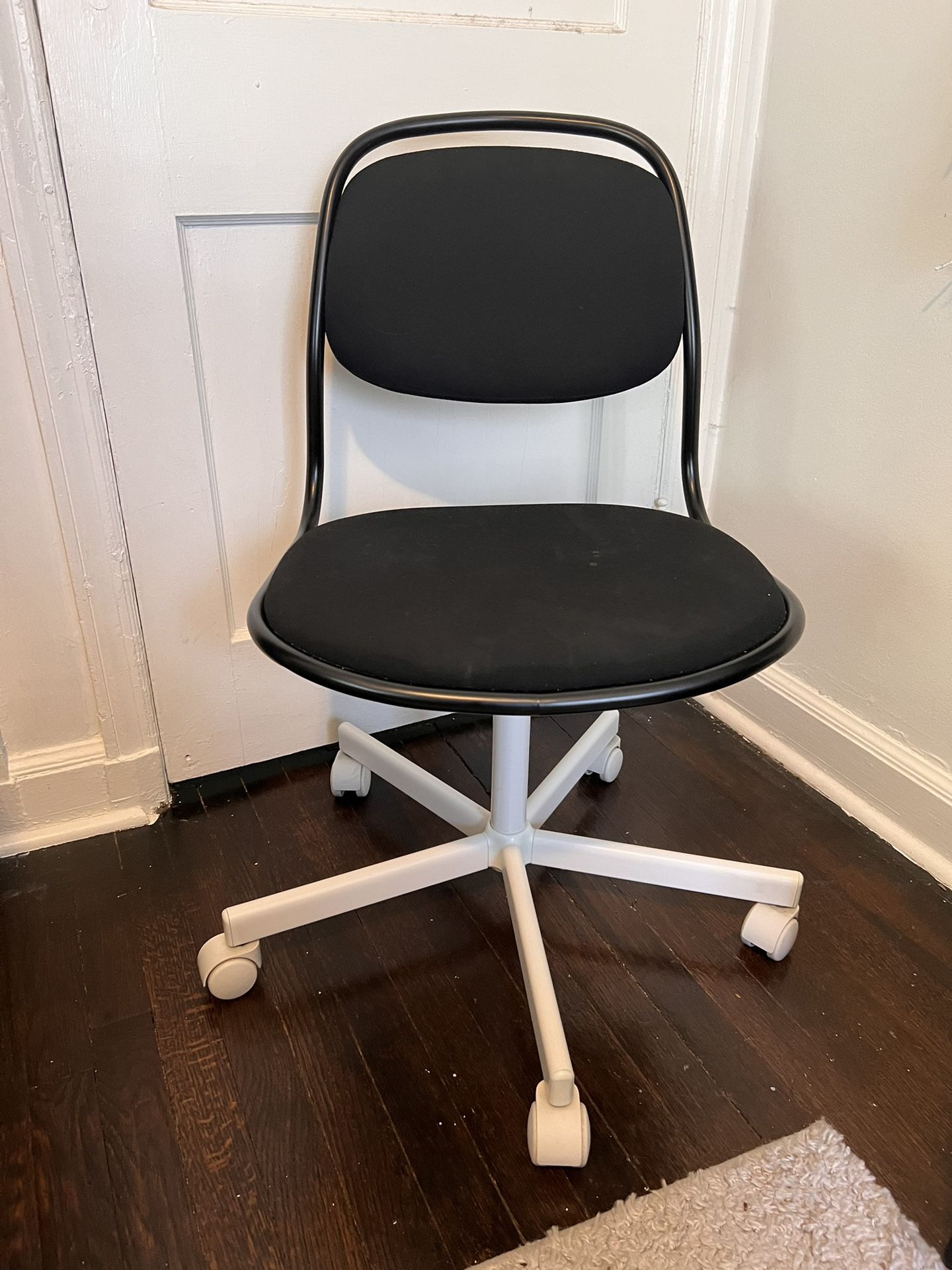 Black Swivel Office Chair 