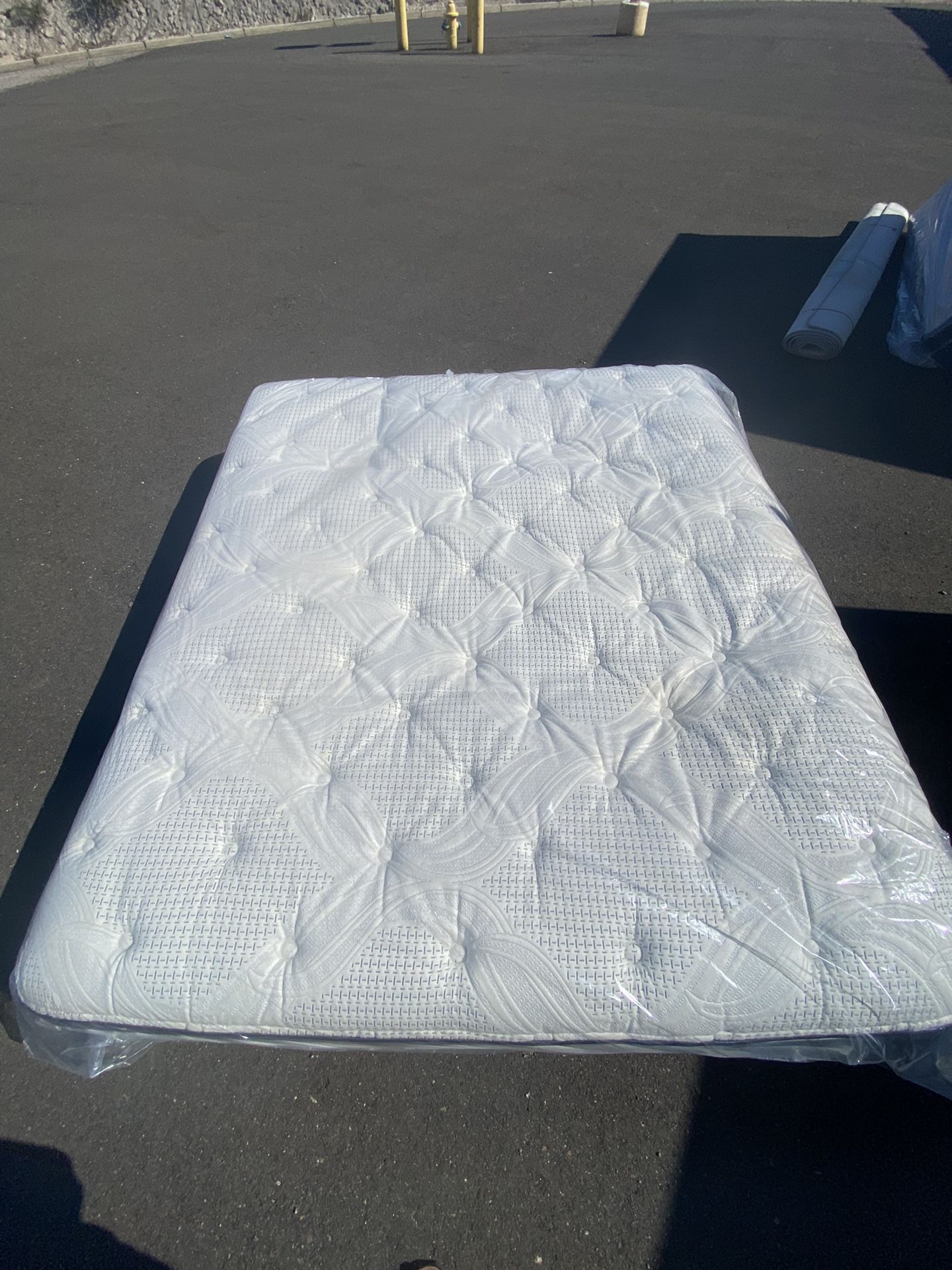 Cal King Mattress And Box Springs for Sale in Bullhead City, AZ OfferUp