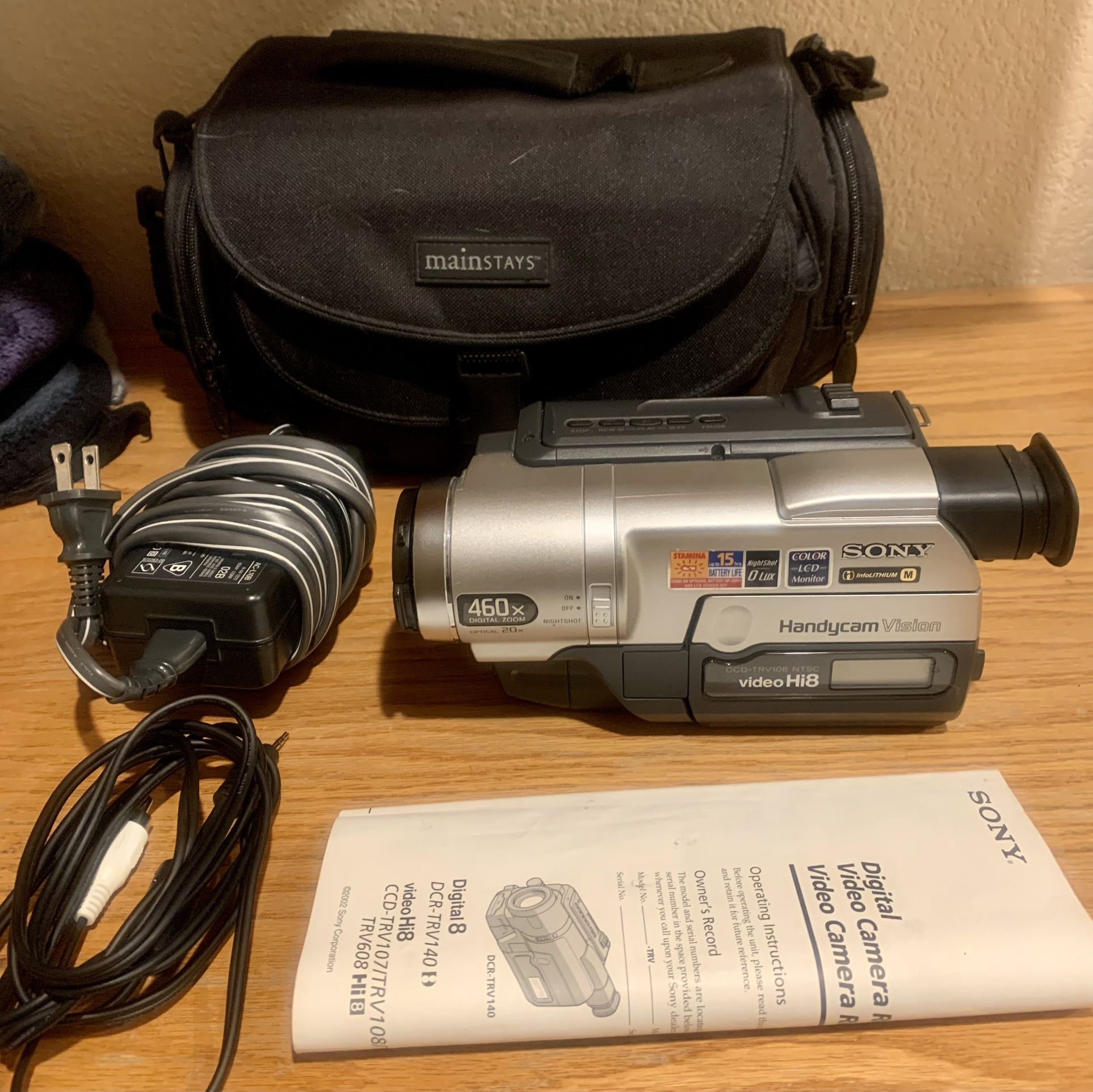 Sony CCD TRV108  Hi8 Camcorder