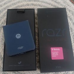 Motorola Razr 2025 / 256 GB
