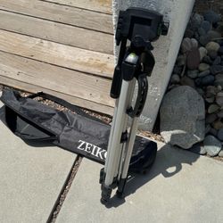 Zeikos Tripod with Carry On Bag Lightweight Aluminum (Silver Lake)