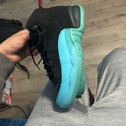 Jordan 12 retro gamma. Size 5