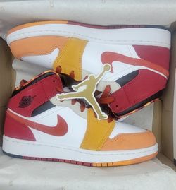 Nike Air Jordan 1 Mid SE Size 7Y /8.5 Women Paprika/Black-Canyon Gold-Cinnabar
