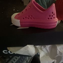 Size 7 infant Converse Slip On 10$ Each