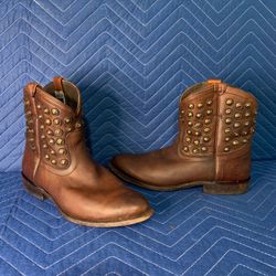Frye womens vintage leather studded boots 8 B