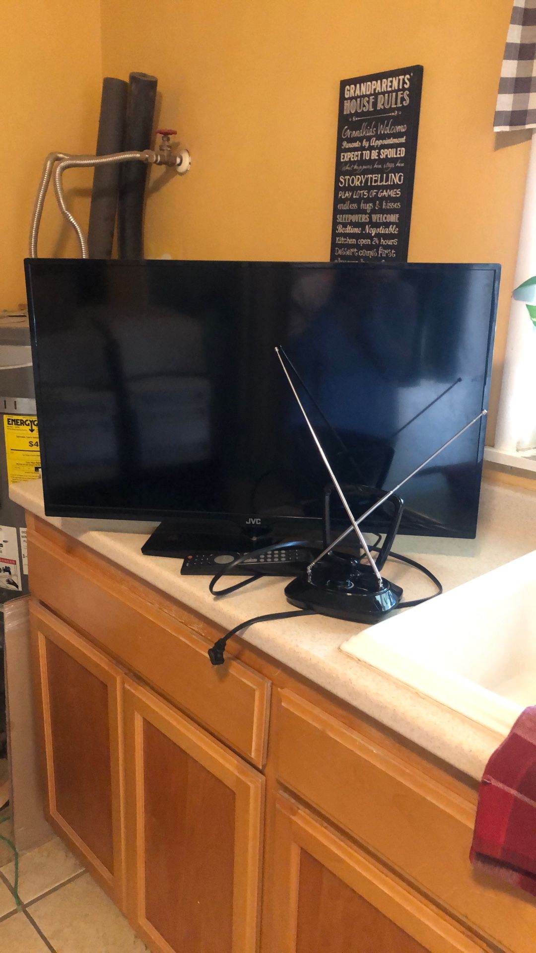 JVC 32” TV  Model No. EM32TS