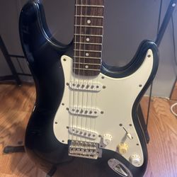 Squier Strat Affinity Fender Electric Guitar Bundle