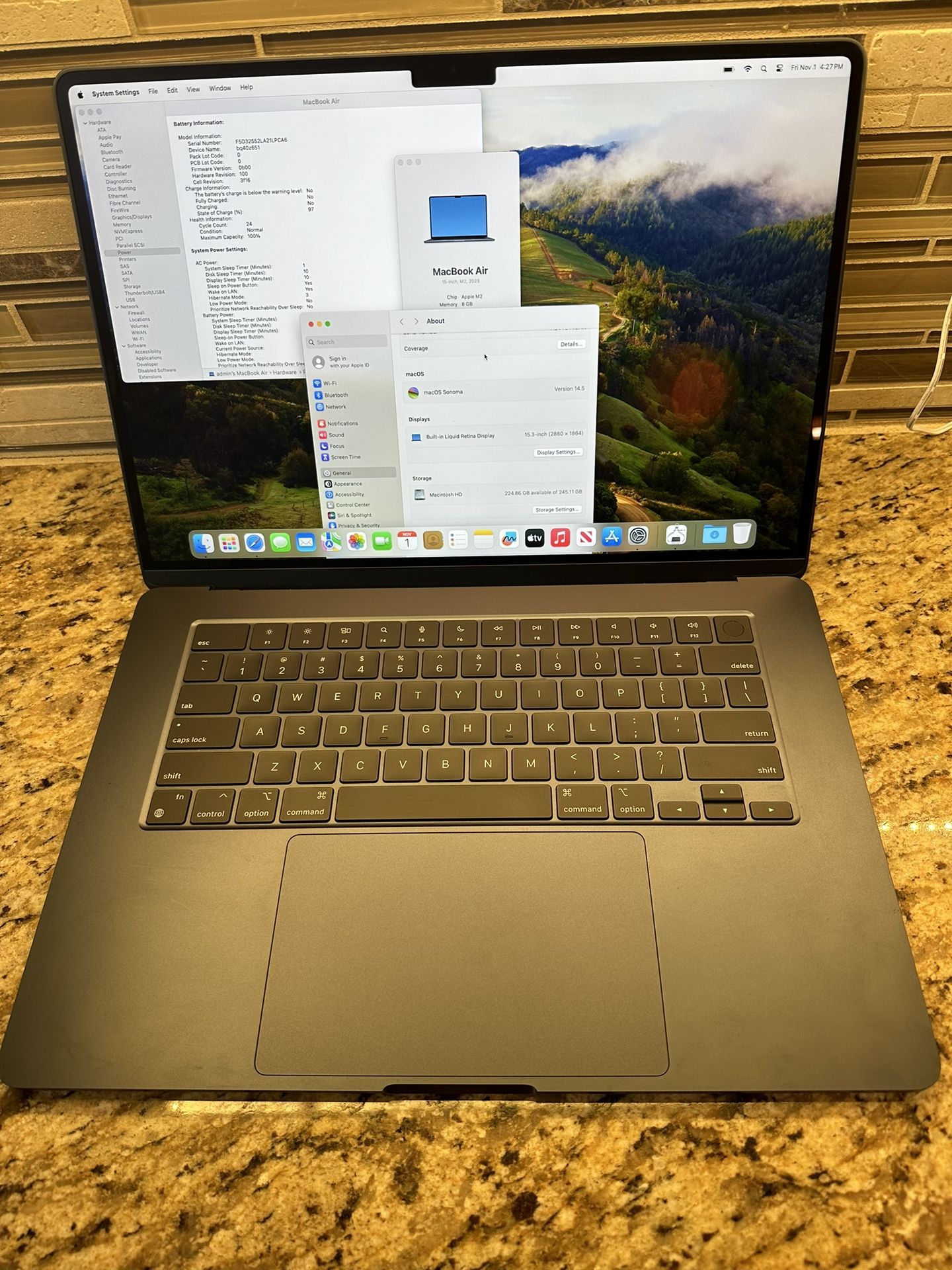 2023 MacBook Air 15” 256GB SSD 8GB Ram M2 