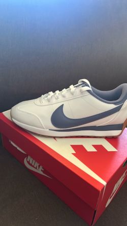 Woman’s Cortez size 7 1/2