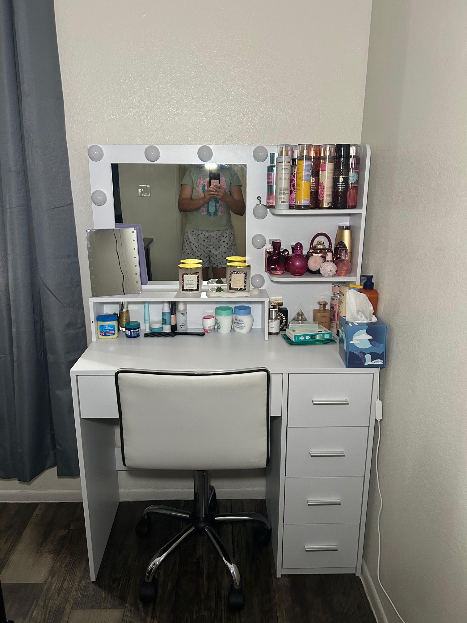Vanity W/ Chair