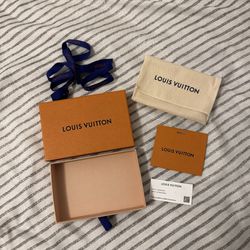 Small Authentic Louis Vuitton Box for Sale in Troy, NY - OfferUp