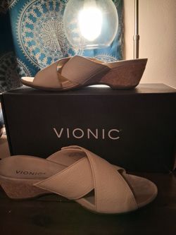Vionic beige sandals