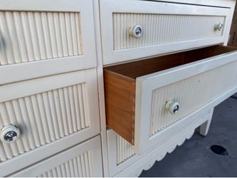Dresser- 6 drawer