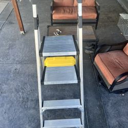 Gorilla Ladder 5.5 Feet With Front Tray Very Light 