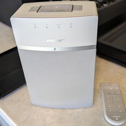 Like NEW  Bose Sound Touch 10 WiFi/Bluetooth Speaker!!!