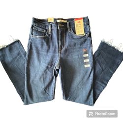 Wrangler 724 High Rise Slim Straight Jeans