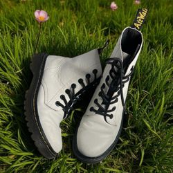 Dr. Martens Luana White Combat Boots | Women’s Size 8 US / 39 EU / 6 UK