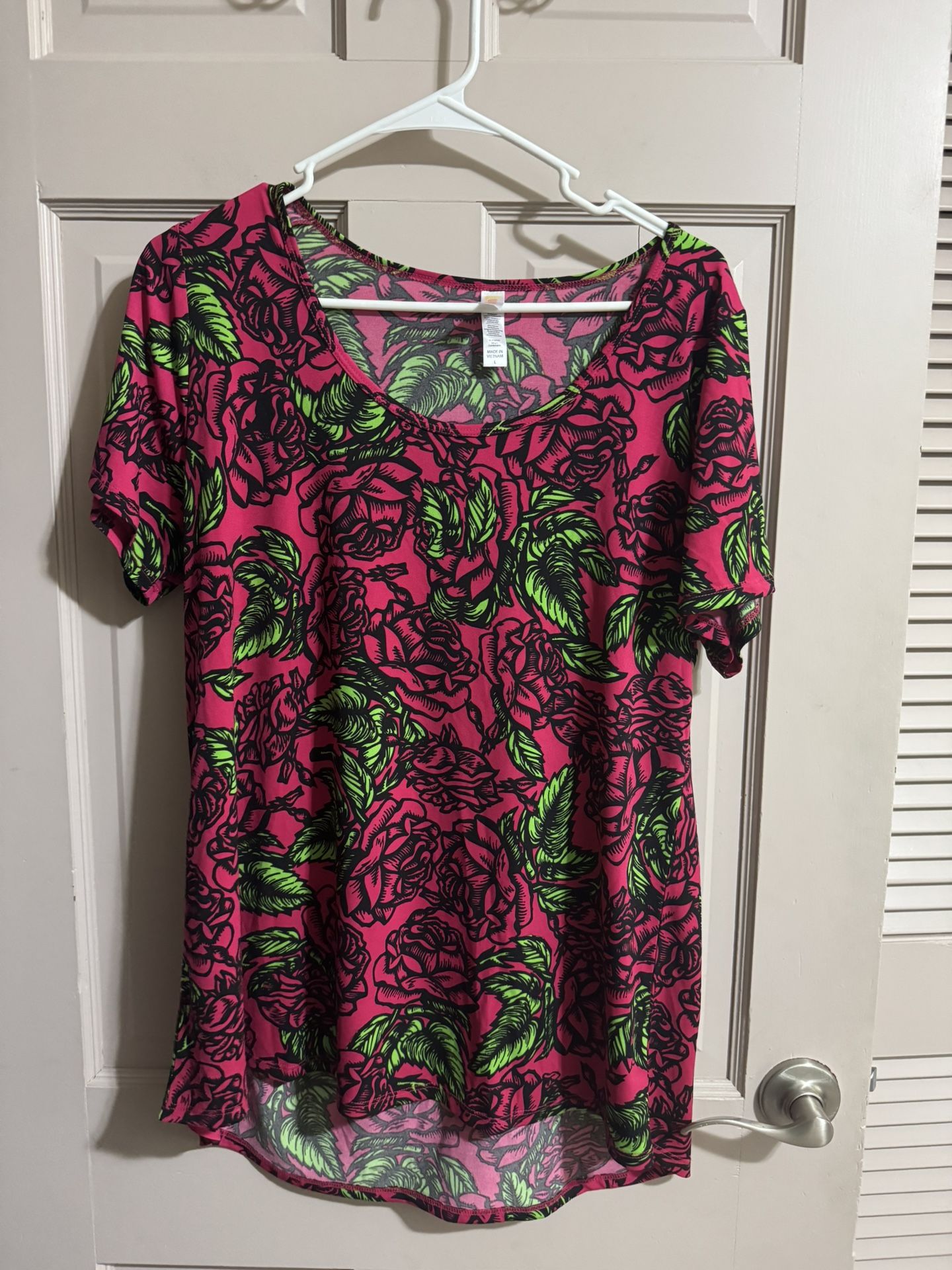 Womens LuLaRoe Hot Pink Floral Top Size Large