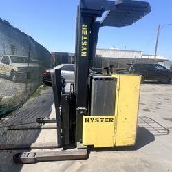 Hyster Electric forklift Order Picker With charger 
