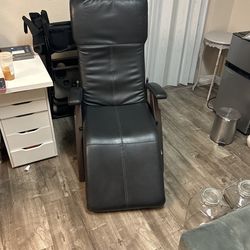 Human Touch Zero Gravity Chair Excellent Condition